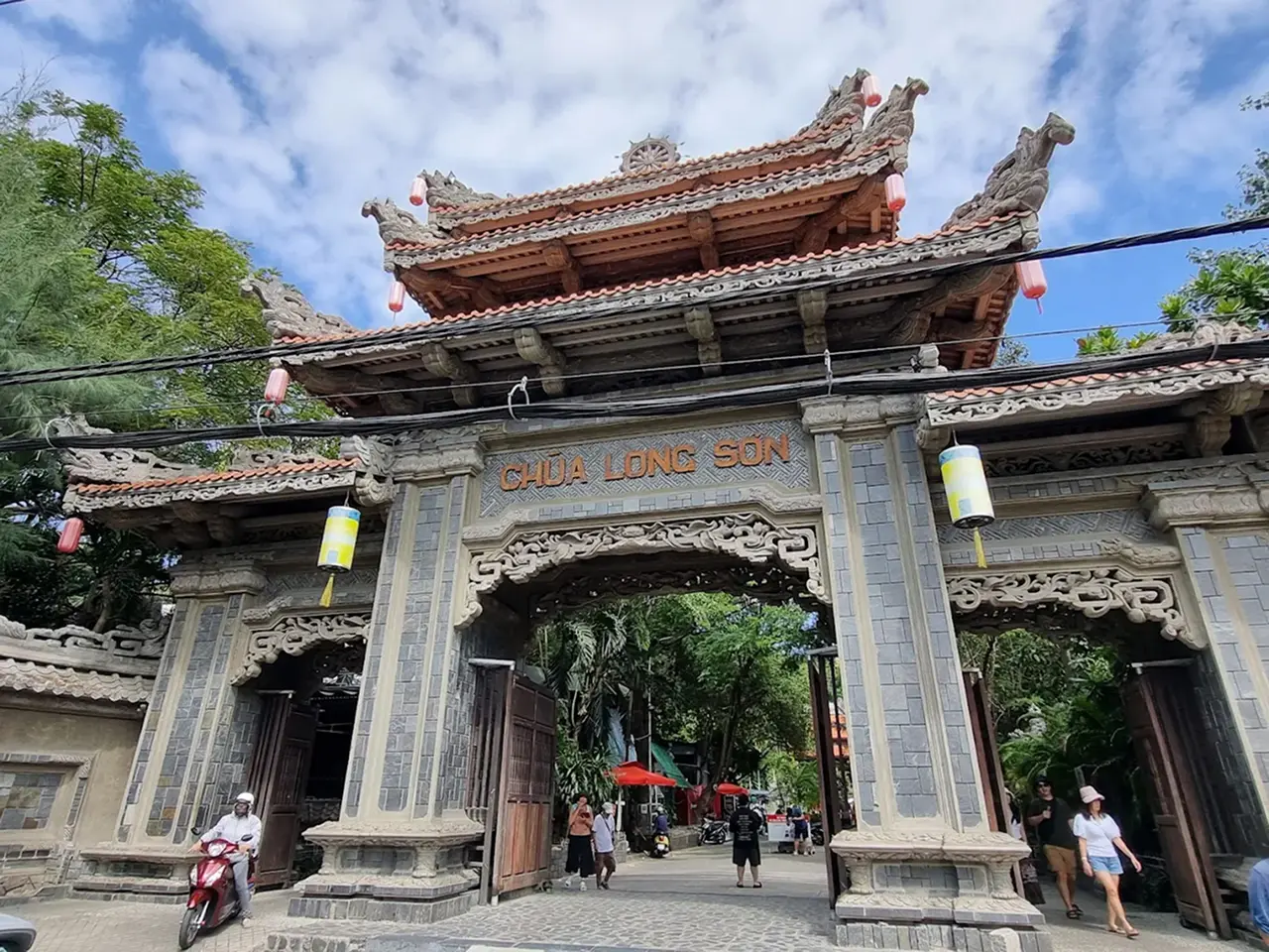 Chùa Long Sơn Nha Trang: địa chỉ, giờ mở cửa, giá vé và kinh nghiệm tham quan 10/2026