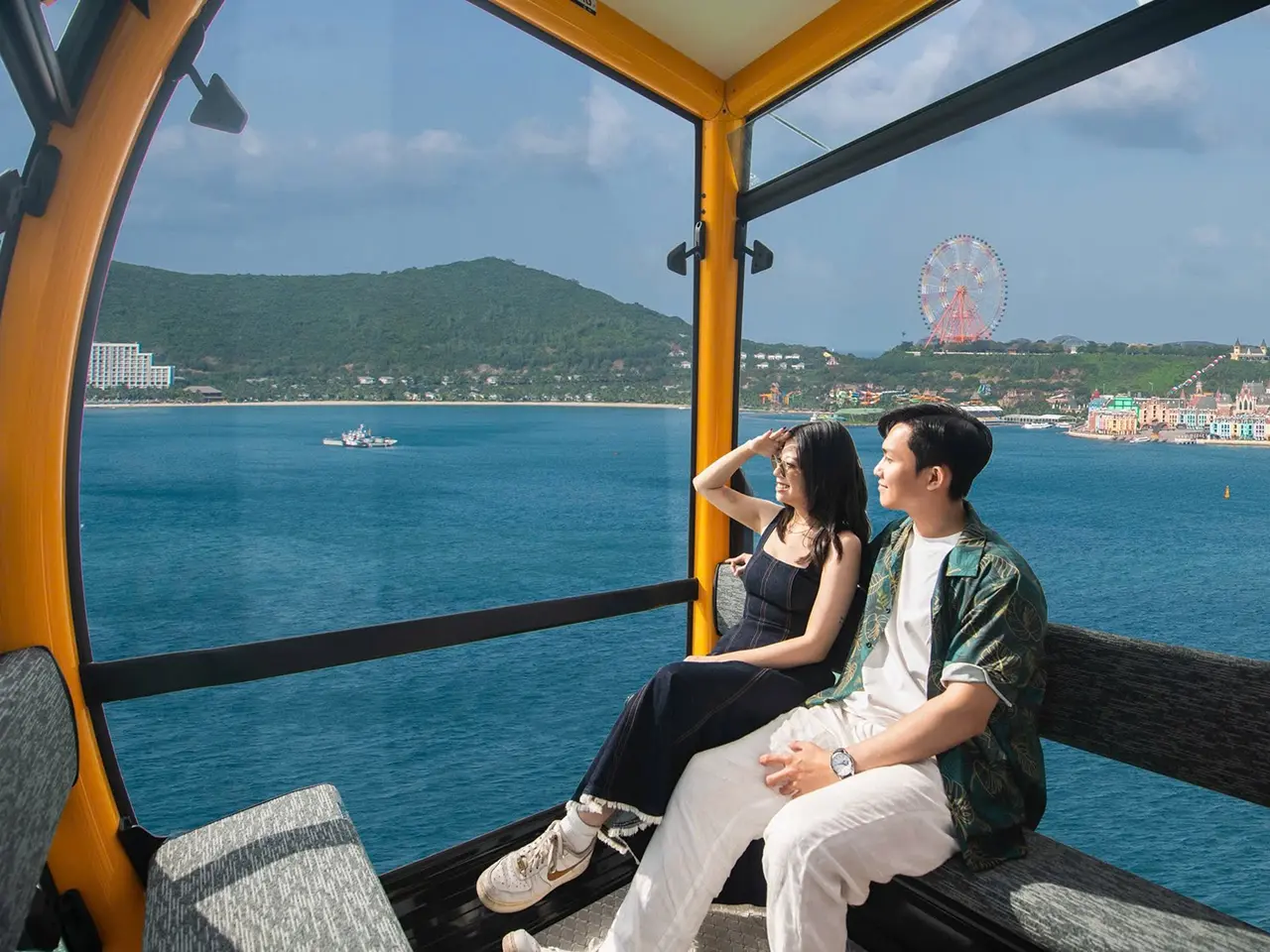 Du khách di chuyển bằng cáp treo Vinpearl Nha Trang sang đảo Hòn Tre Cáp treo Vinpearl Nha Trang sang đảo Hòn Tre
