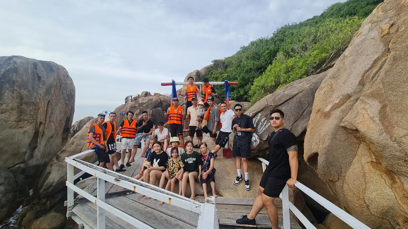 Du khách tham quan đảo Bình Ba trước thời điểm khu vực bị hạn chế du lịch