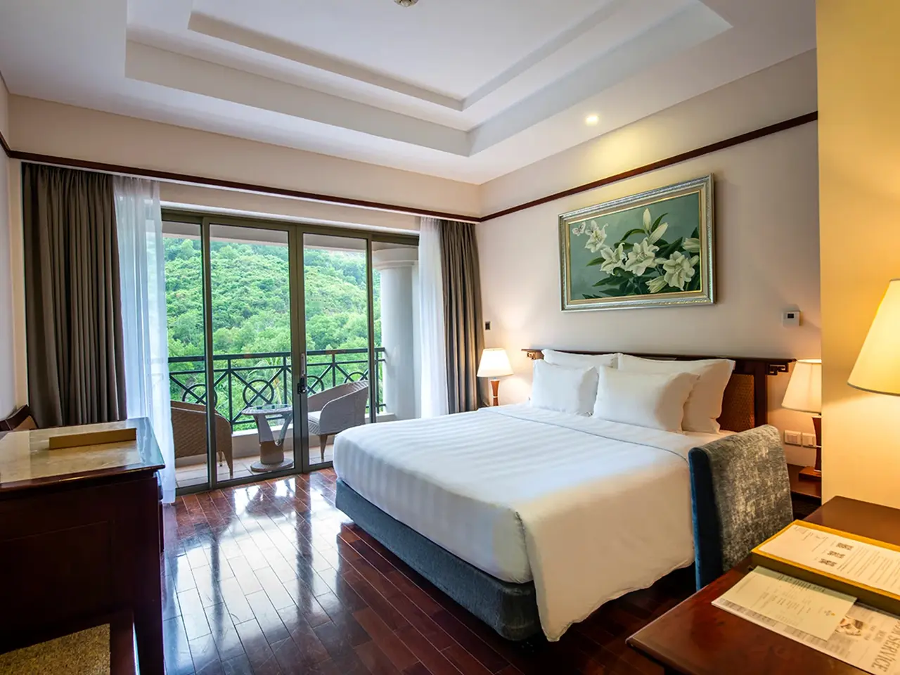 Phòng Deluxe Garden View Vinpearl Resort Nha Trang