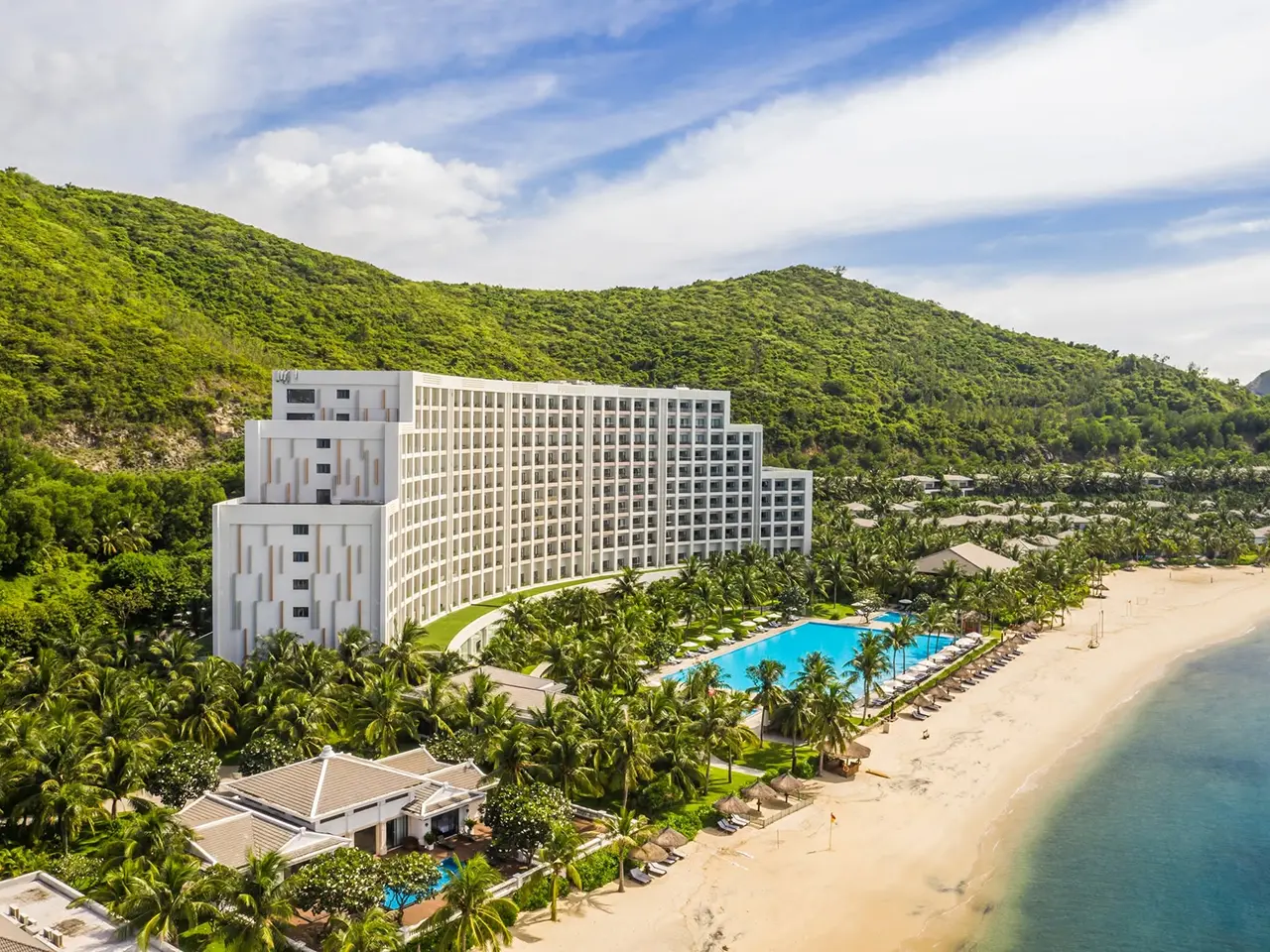 Combo Nha Trang 3N2Đ: 1 Đêm Vinpearl Đảo Hòn Tre 5 Sao + 1 Đêm Meliá Vinpearl Empire 5 Sao