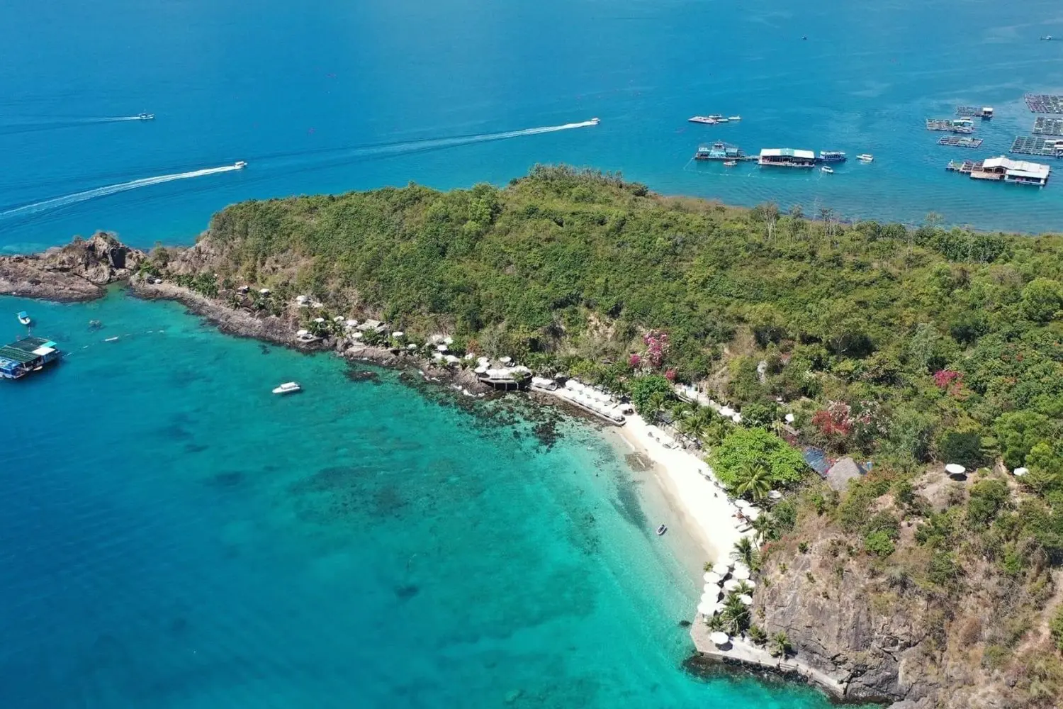 Tour Mini Beach – Làng Chài Nha Trang: Nửa Ngày Tắm Biển, Ăn Hải Sản