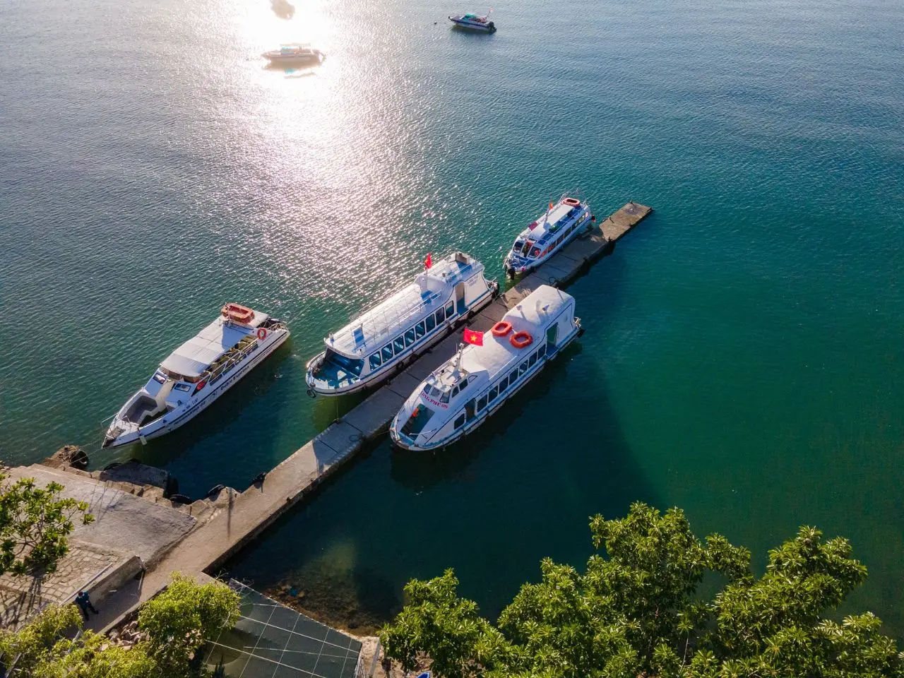 Bến tàu du lịch Long Phú - điểm khởi hành đến Đảo Khỉ, đảo Hoa Lan Nha Trang