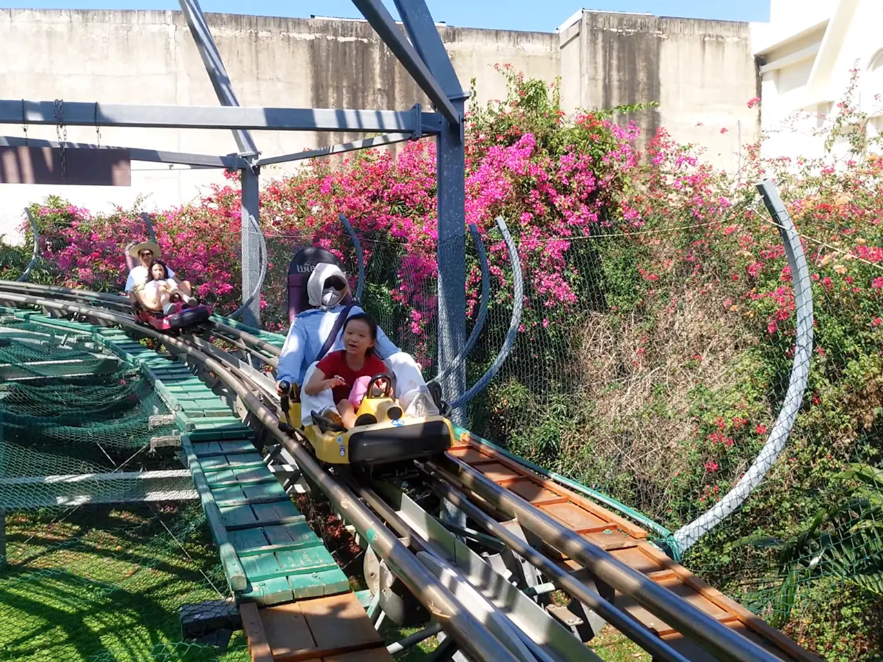 Đường lượn nhớ đời Alpine Coaster VinWonders Nha Trang Xe trượt Alpine Coaster tại Fairy Land VinWonders Nha Trang