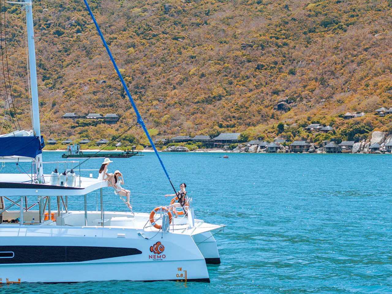 Tour Du Thuyền Nemo Yacht Phú Quốc Ban Ngày: Lặn San Hô & Tiệc BBQ