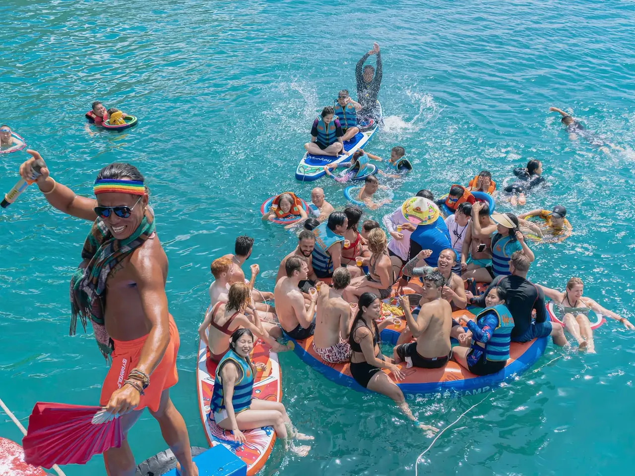 Tour Yolo Nha Trang – Bar Nổi, Lặn Ngắm San Hô & Con Sẻ Tre