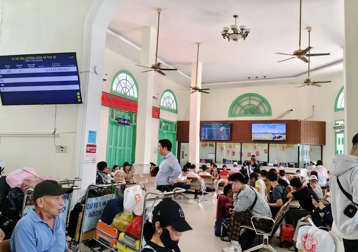 Phòng vé Ga Nha Trang Quầy phòng vé tại Ga Nha Trang