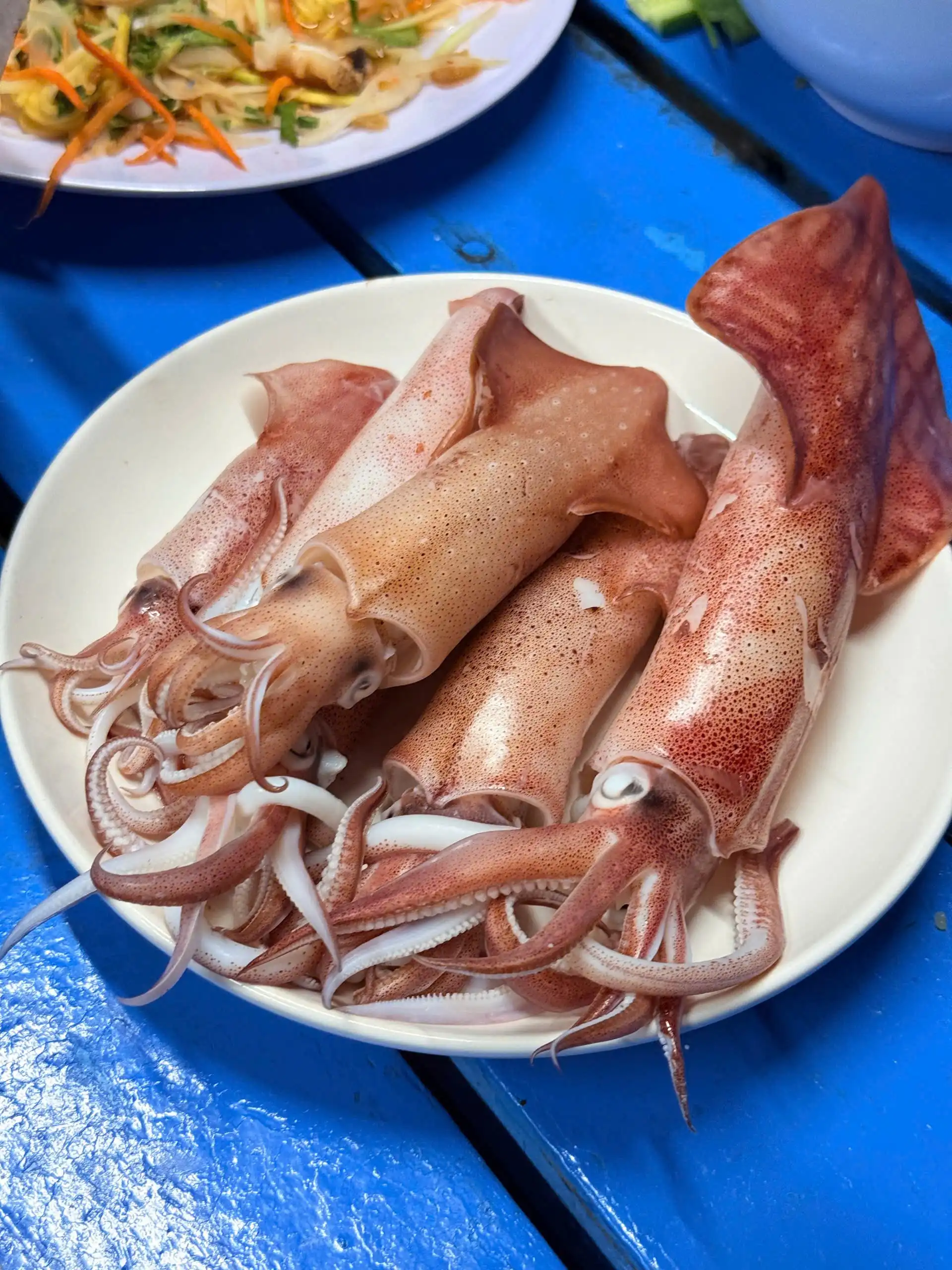 Mực tươi được chế biến ngay trên tàu câu mực đêm Nha Trang