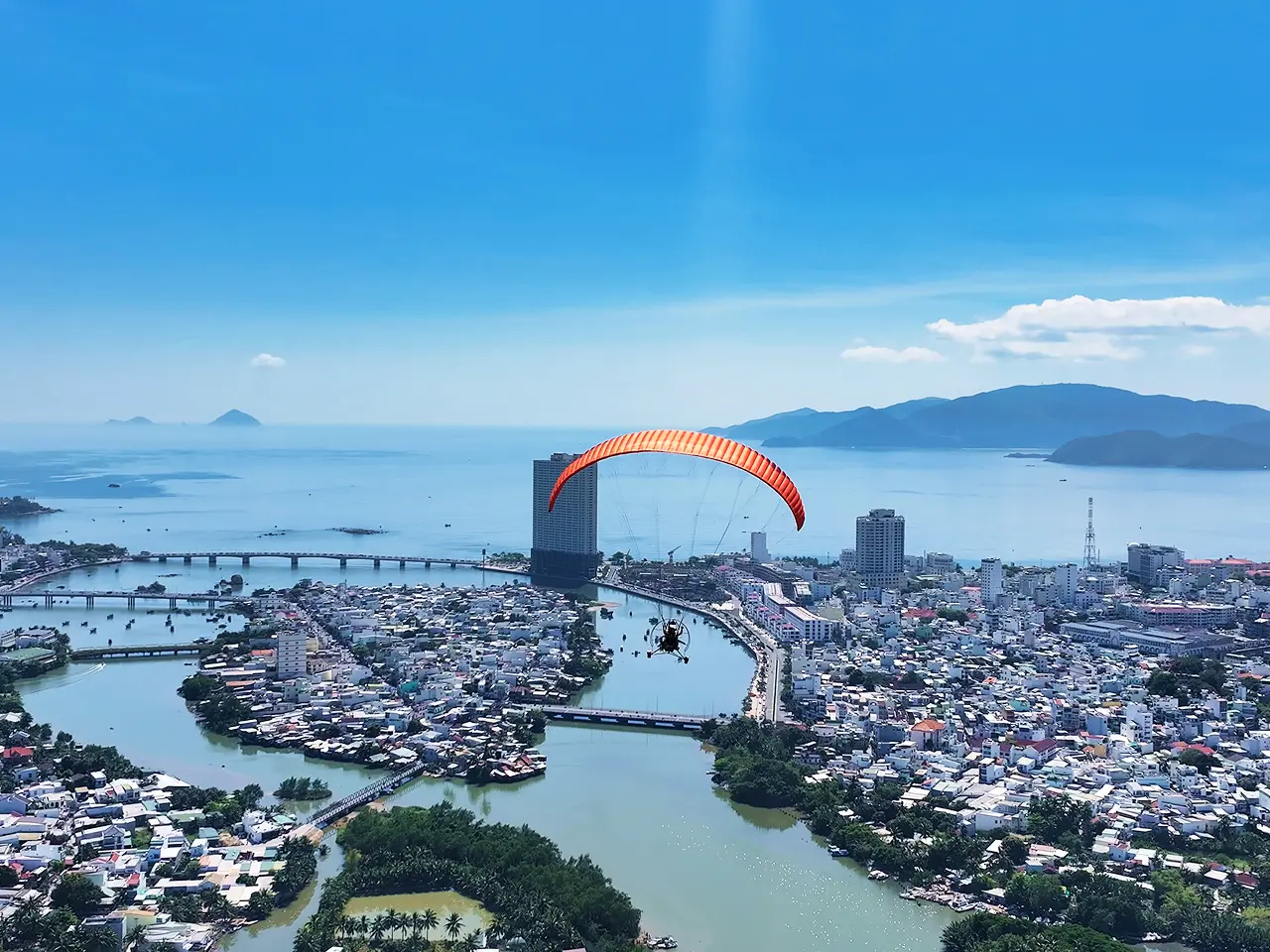 Tour Dù Lượn Có Động Cơ Paramotor Nha Trang