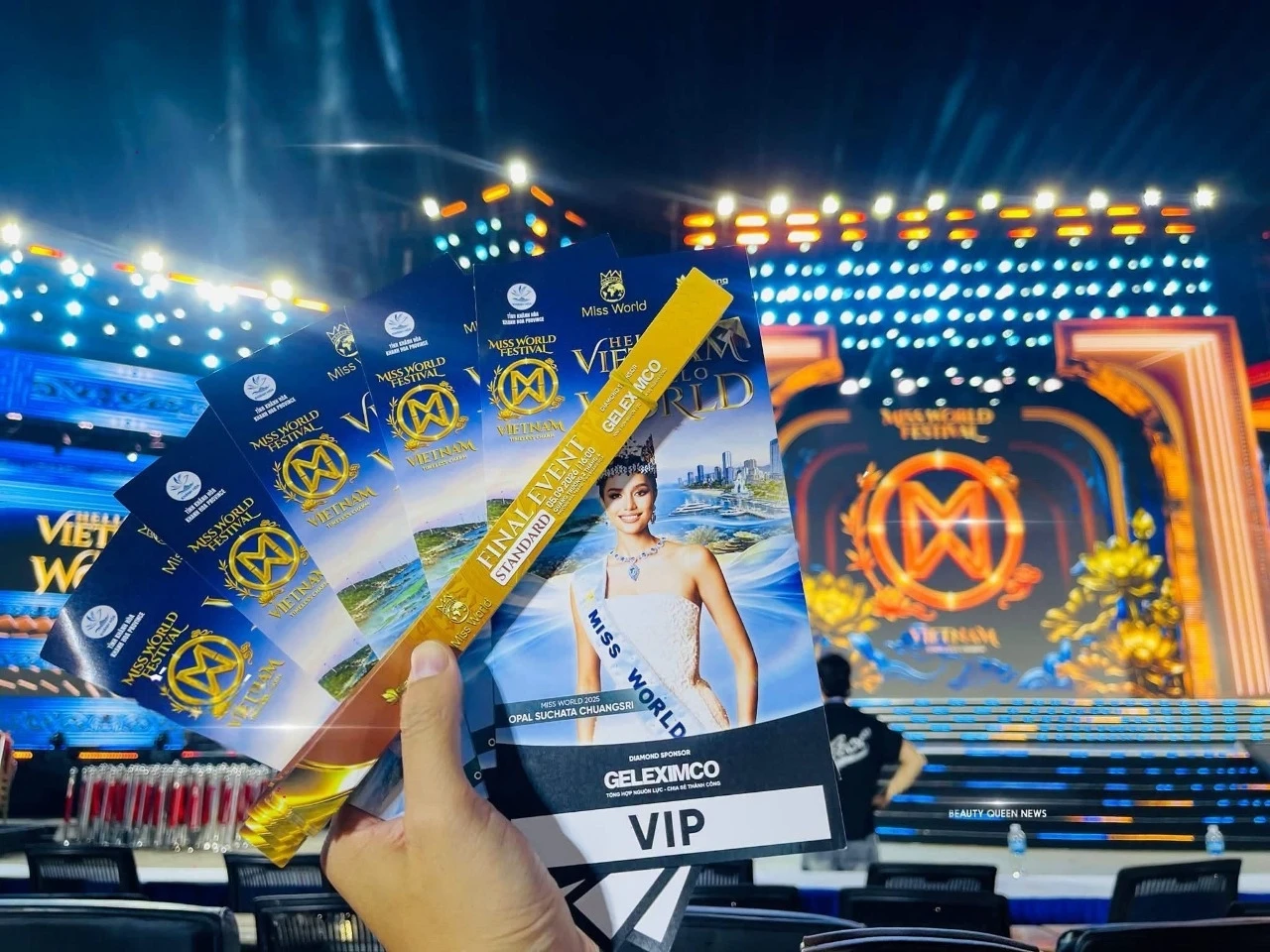 Vòng đeo tay xem chung kết Miss World 2026 tại khu fanzone