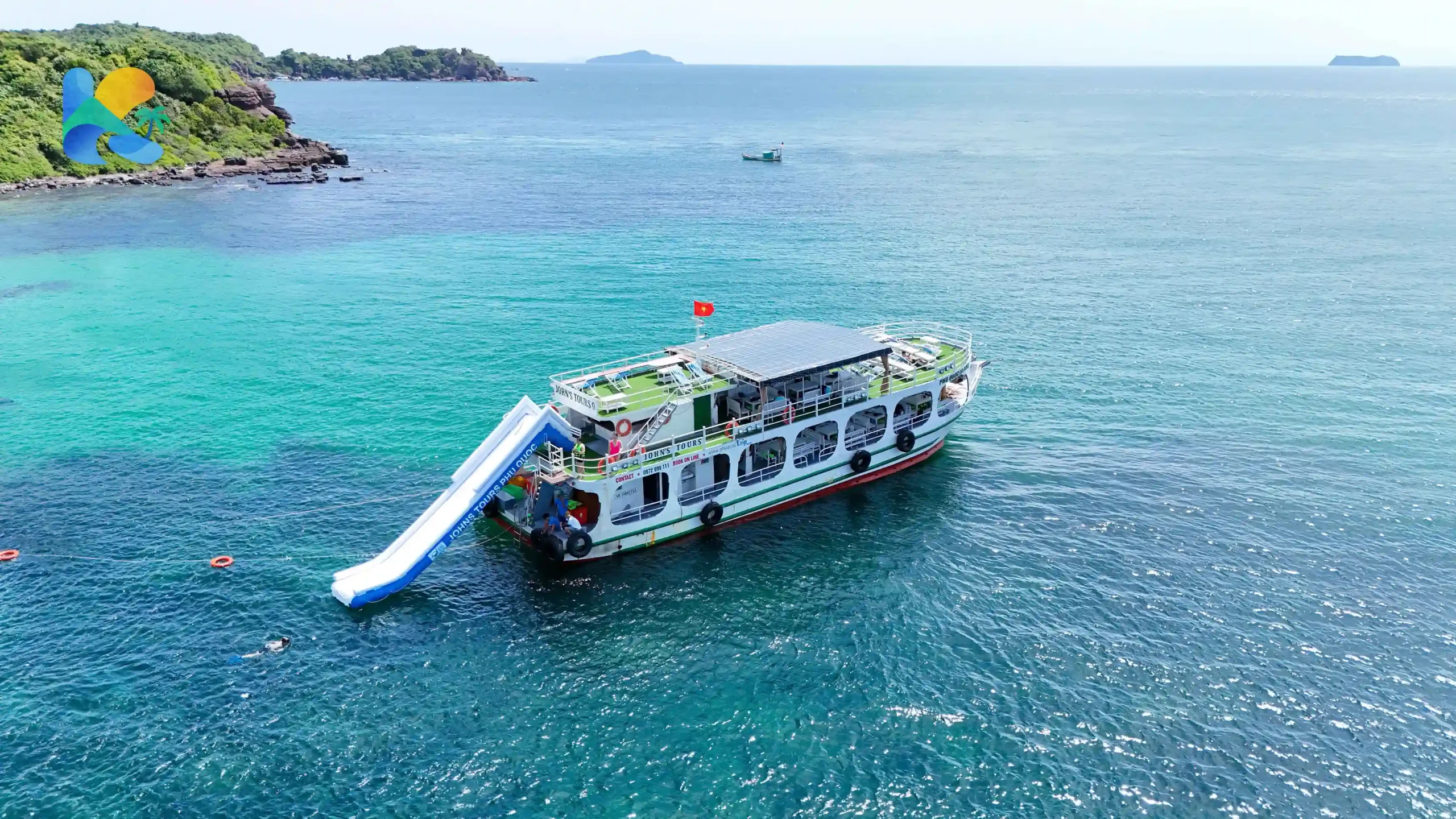 Tour 3 Đảo Phú Quốc Bằng Tàu – Lặn Ngắm San Hô & Trải Nghiệm Cầu Trượt Nước