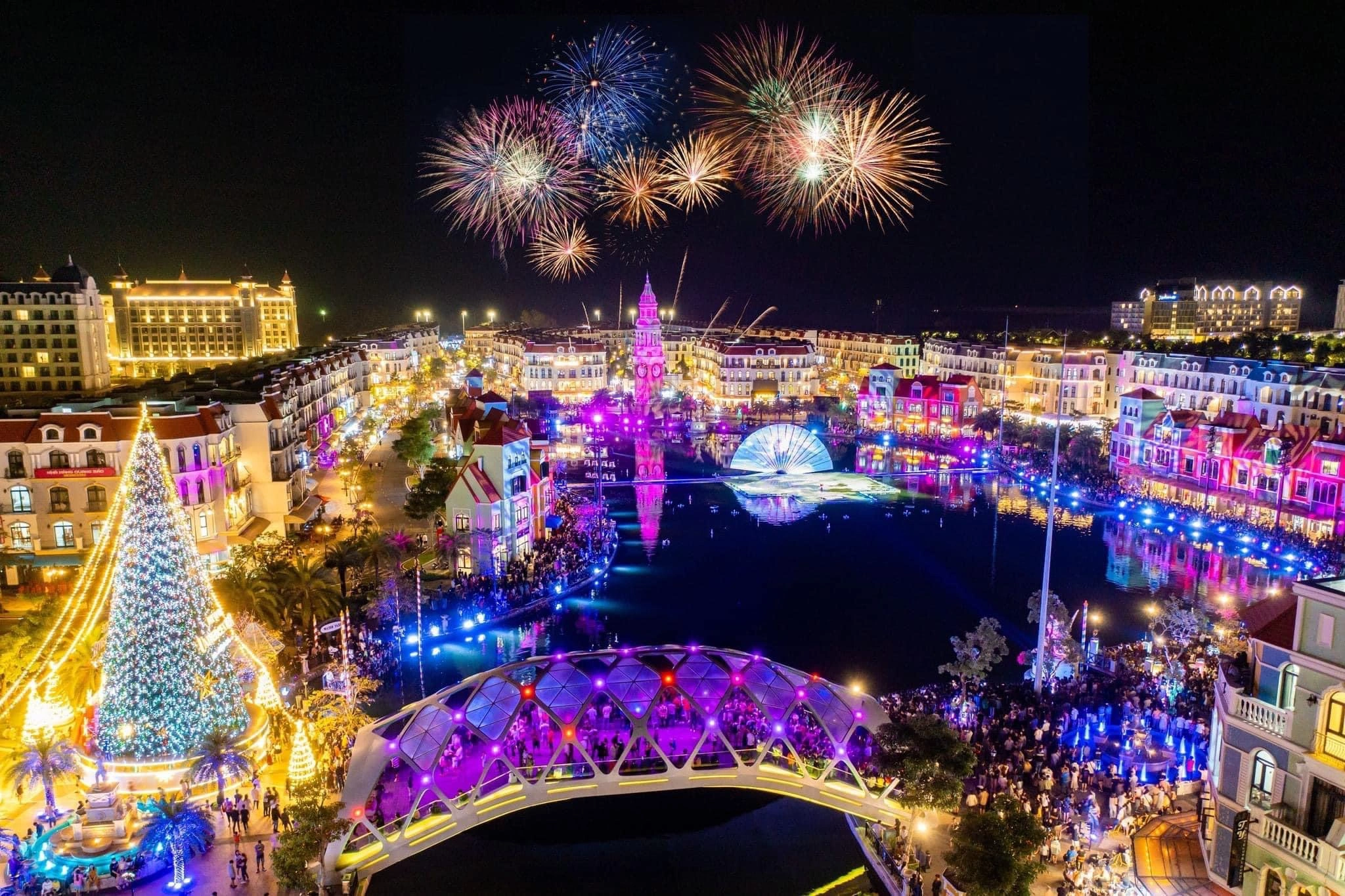Kênh đào Venice lung linh ánh đèn rực rỡ buổi tối Kênh đào Venice Grand World Phú Quốc lung linh huyền ảo với những dãy nhà rực rỡ ánh đèn về đêm