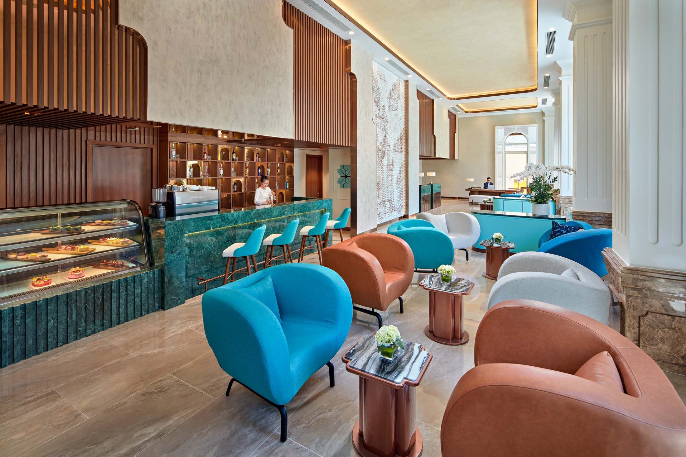 Thư giãn tại Bay View Bar tầng cao ngắm trọn vẹn cảnh sắc vịnh biển Nha Trang về đêm