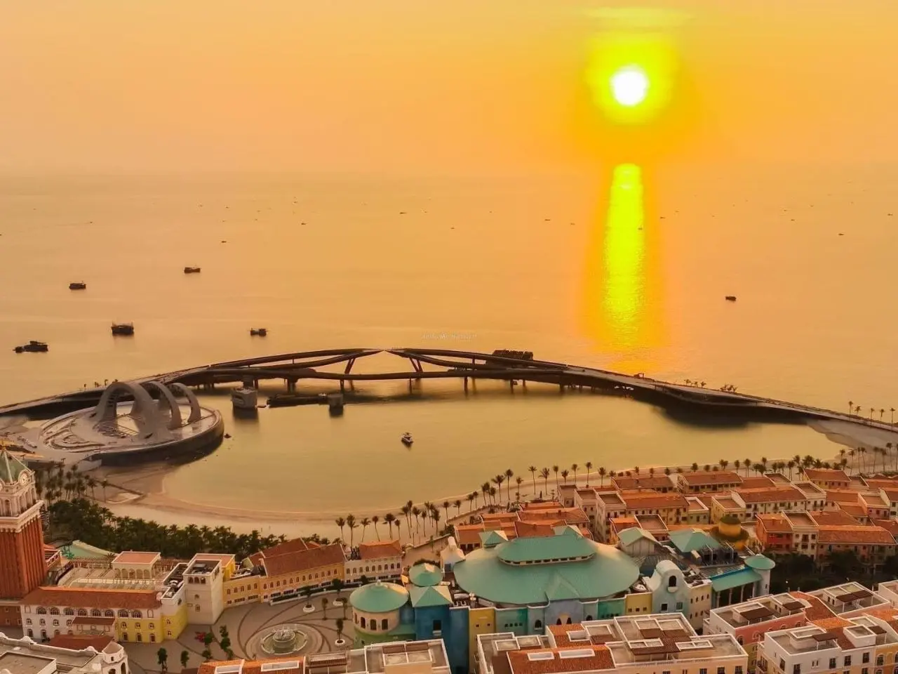 Tour Cầu Hôn Phú Quốc – Sunset Town: Hoàng Hôn, Show & Pháo Hoa