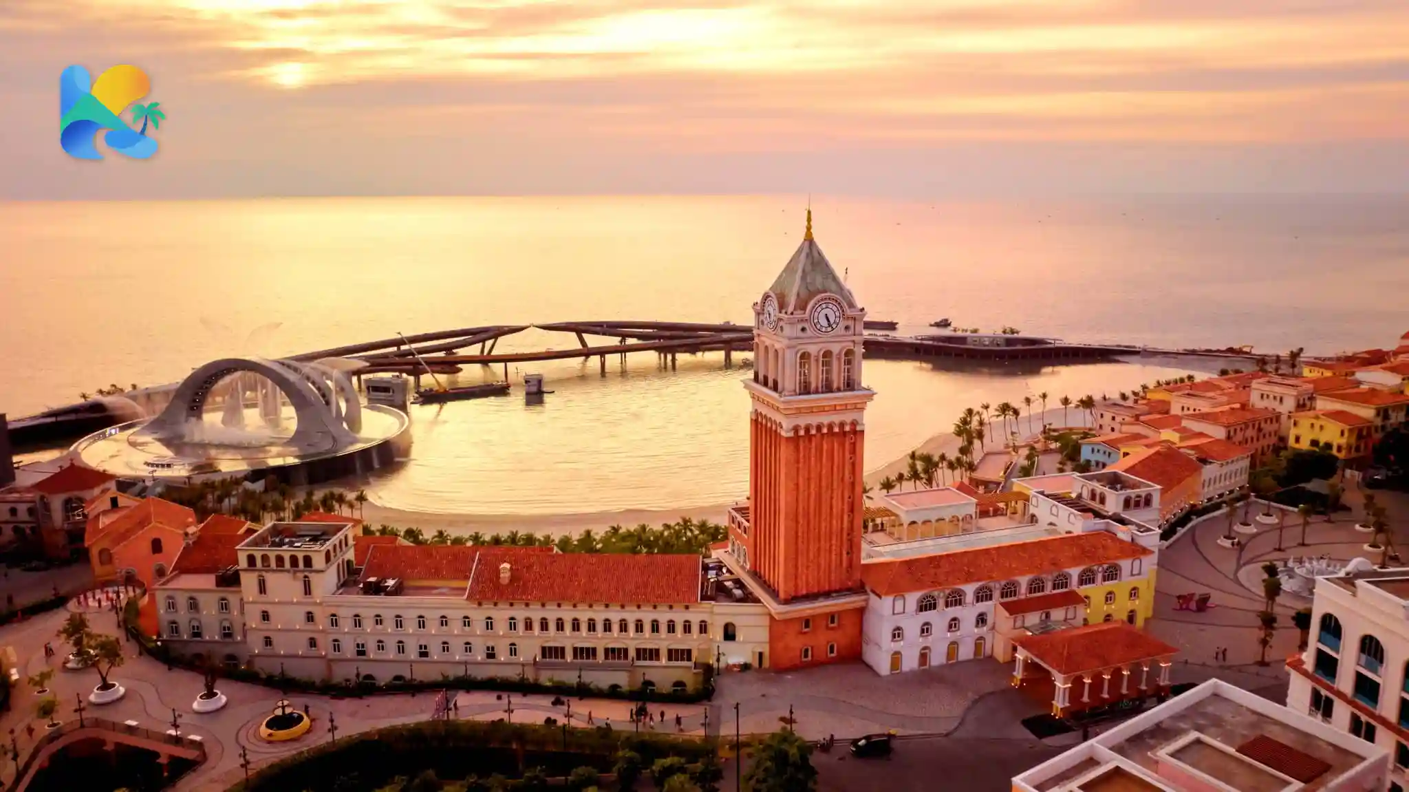 Góc chụp flycam hoàng hôn rực rỡ buông xuống Tháp Đồng Hồ và Thị Trấn Hoàng Hôn Sunset Town Phú Quốc
