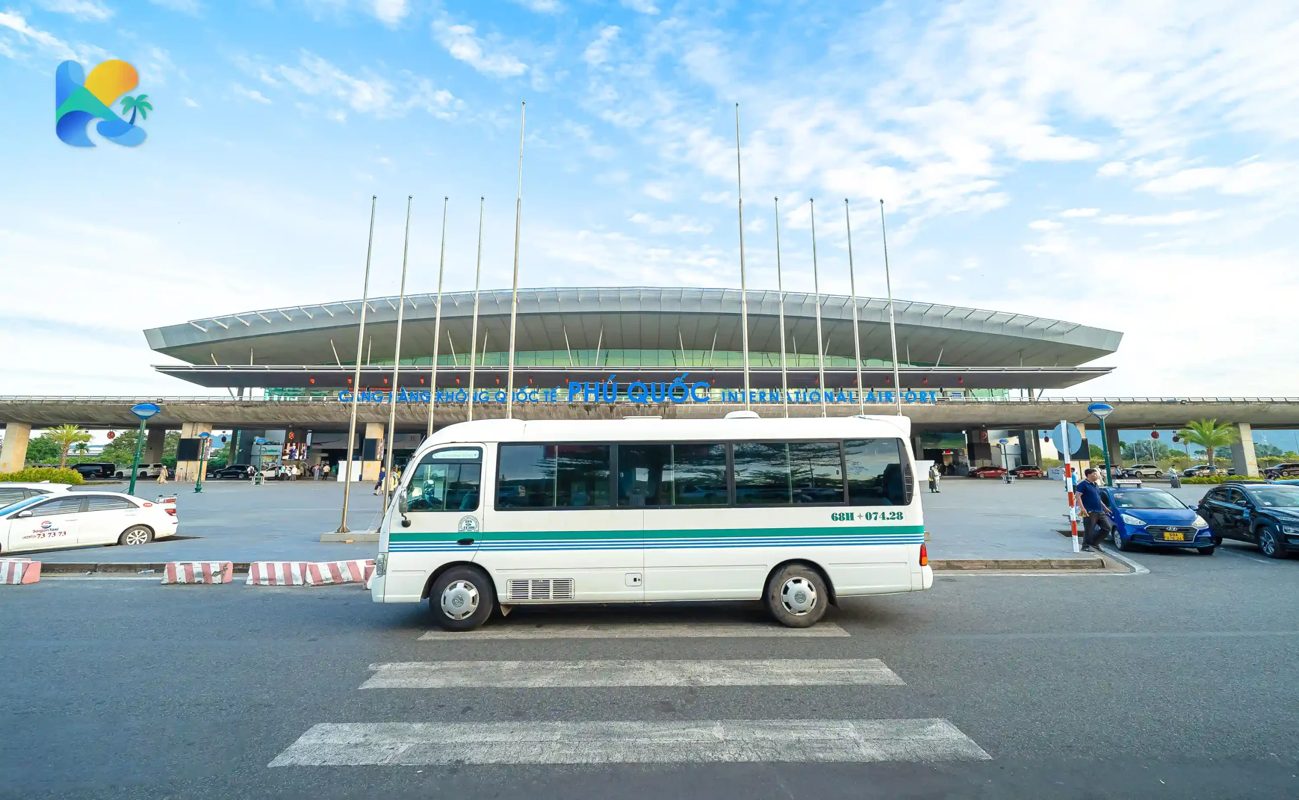 Xe du lịch đưa đón khách theo chương trình Nam đảo Phú Quốc